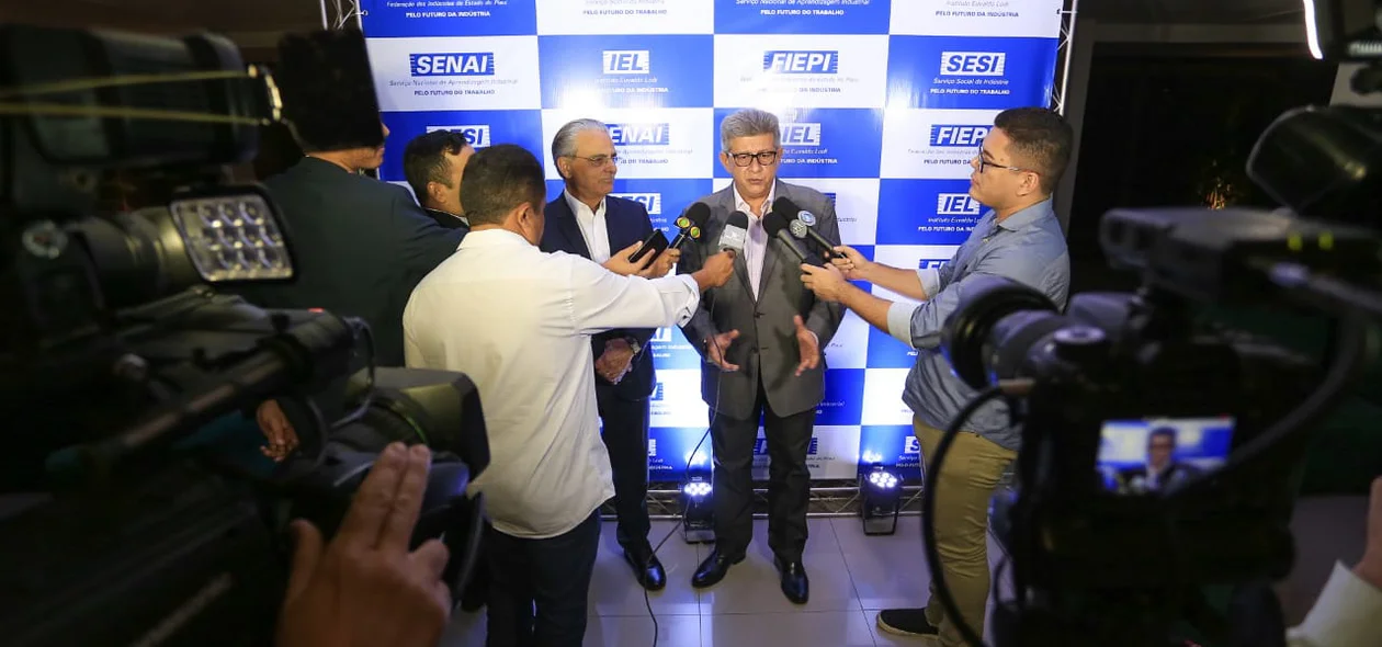 Zé Filho em coletiva no Bliss Favorito Bufett