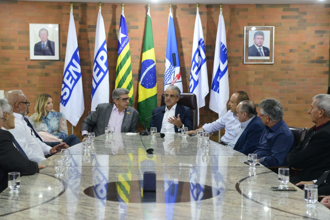 Robson Braga em reunião com presidentes de sindicatos na FIEPI