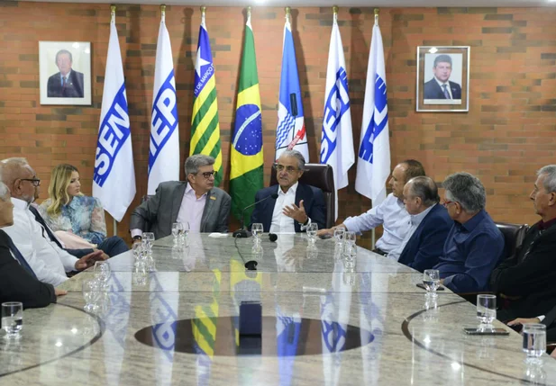 Robson Braga em reunião com presidentes de sindicatos na FIEPI