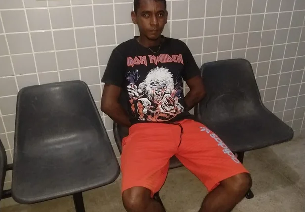 Homem preso pela PM de Sigefredo Pacheco