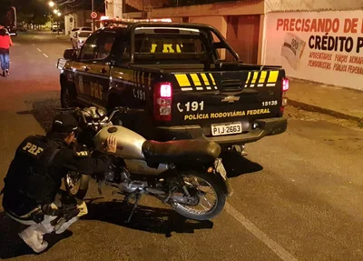 Motocicleta apreendida possuía restrição de rouba na Capital