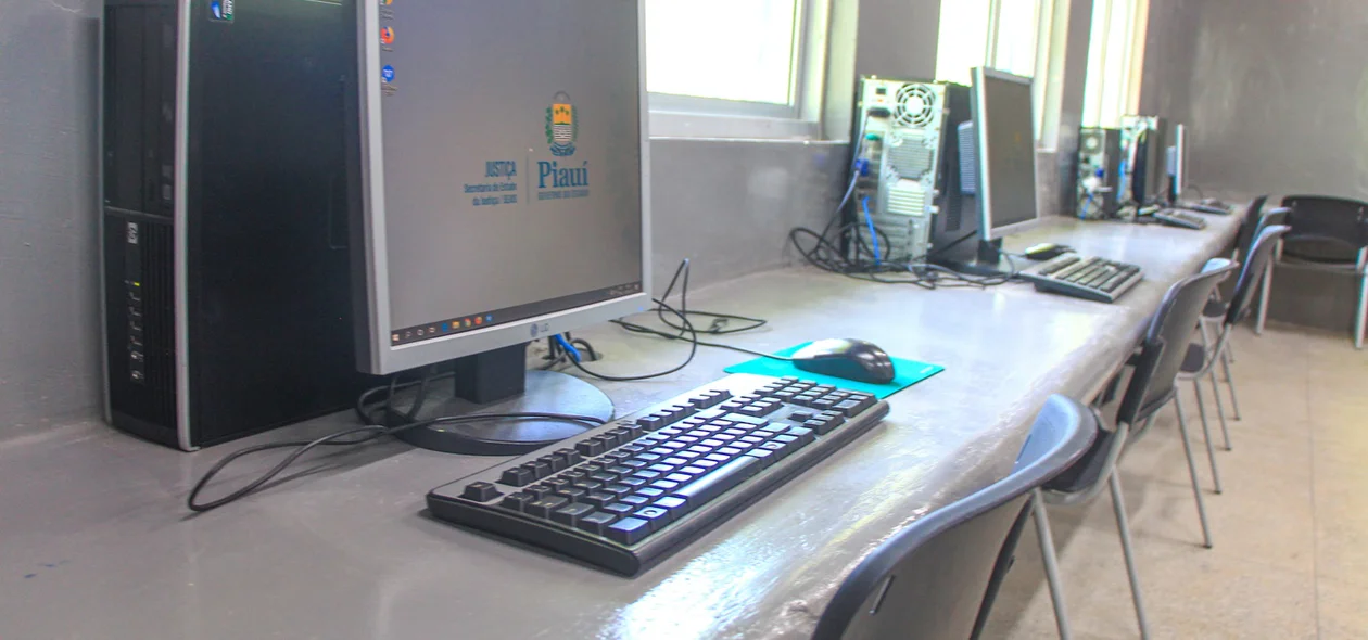 Sala de informática da Cadeia Pública de Altos
