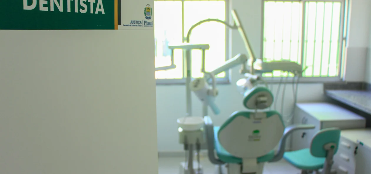 Sala de odontologia da Cadeia Pública de Altos