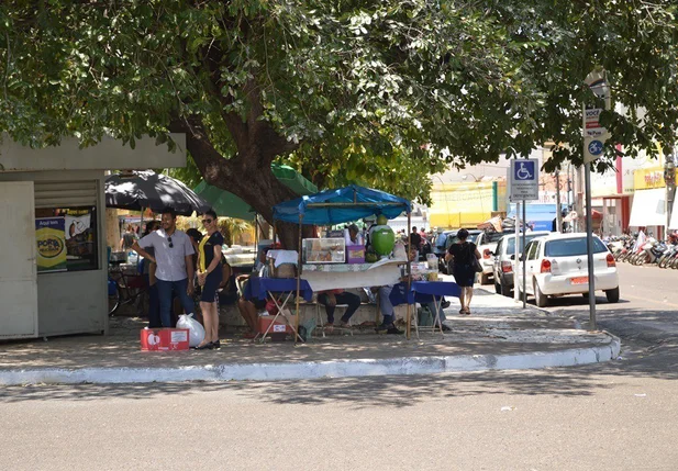 Ambulantes terão que deixar a praça Félix Pacheco