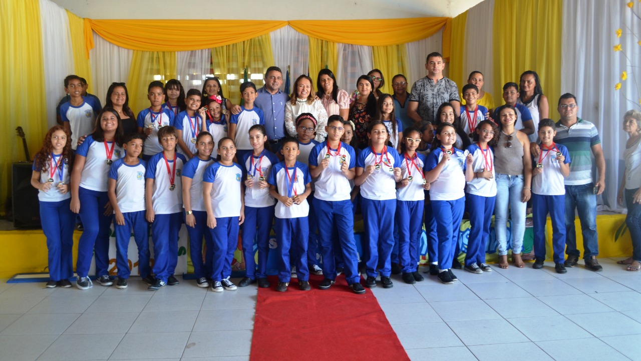 Estudantes de Campo Maior recebem medalhas 