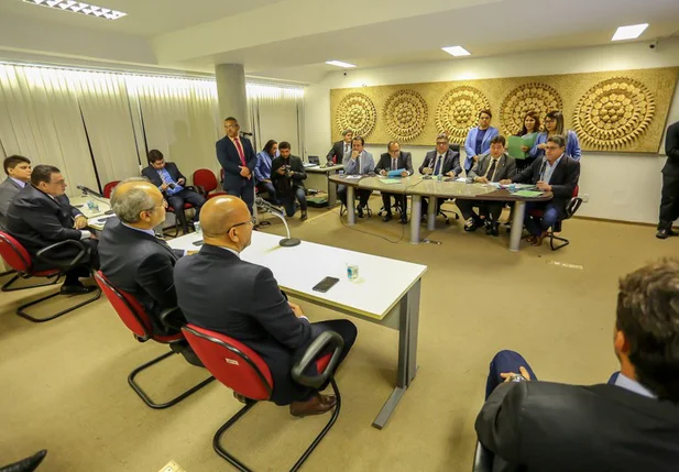 Votação dos empréstimos nas comissões