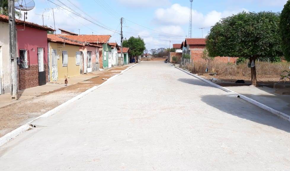 Calçamento em rua do bairro de Flores.