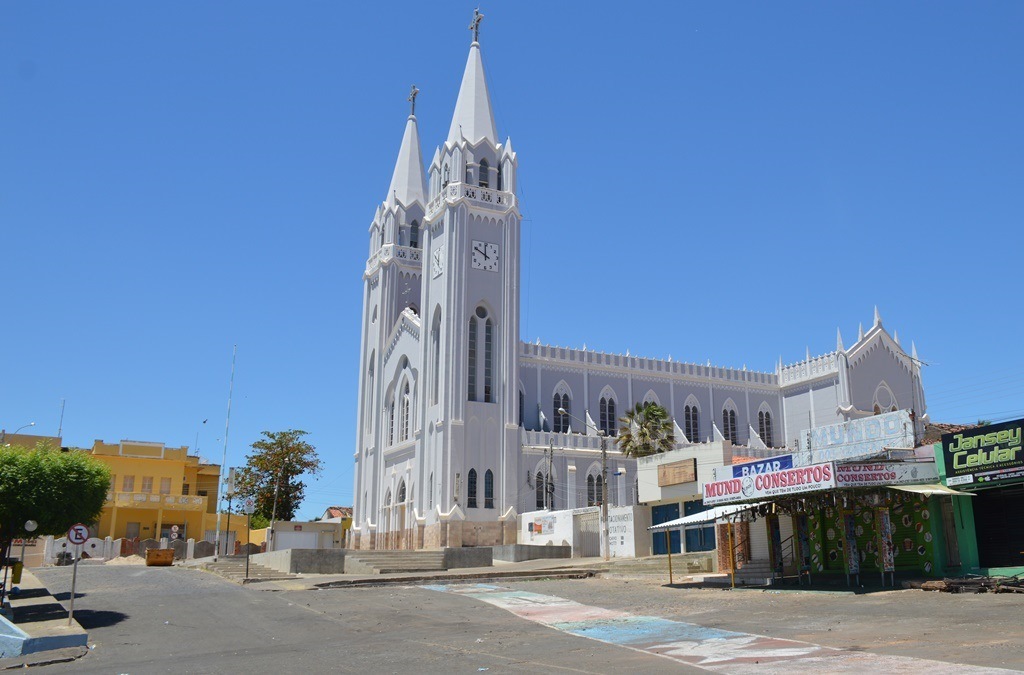 Catedral de Picos passa por reforma em sua área interna