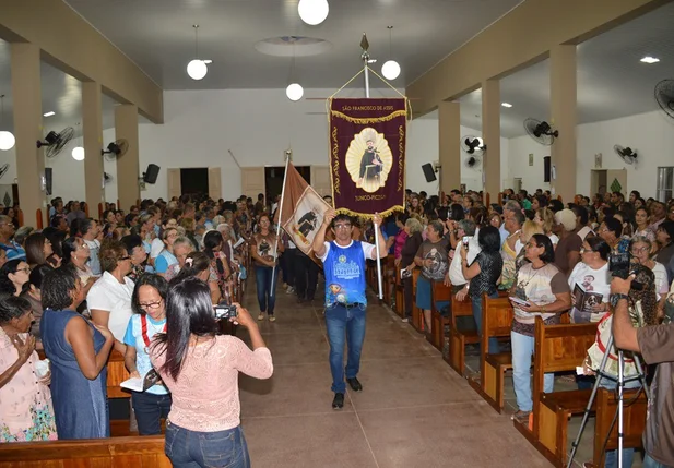 Picoenses celebram 37 anos de devoção a São Francisco de Assis