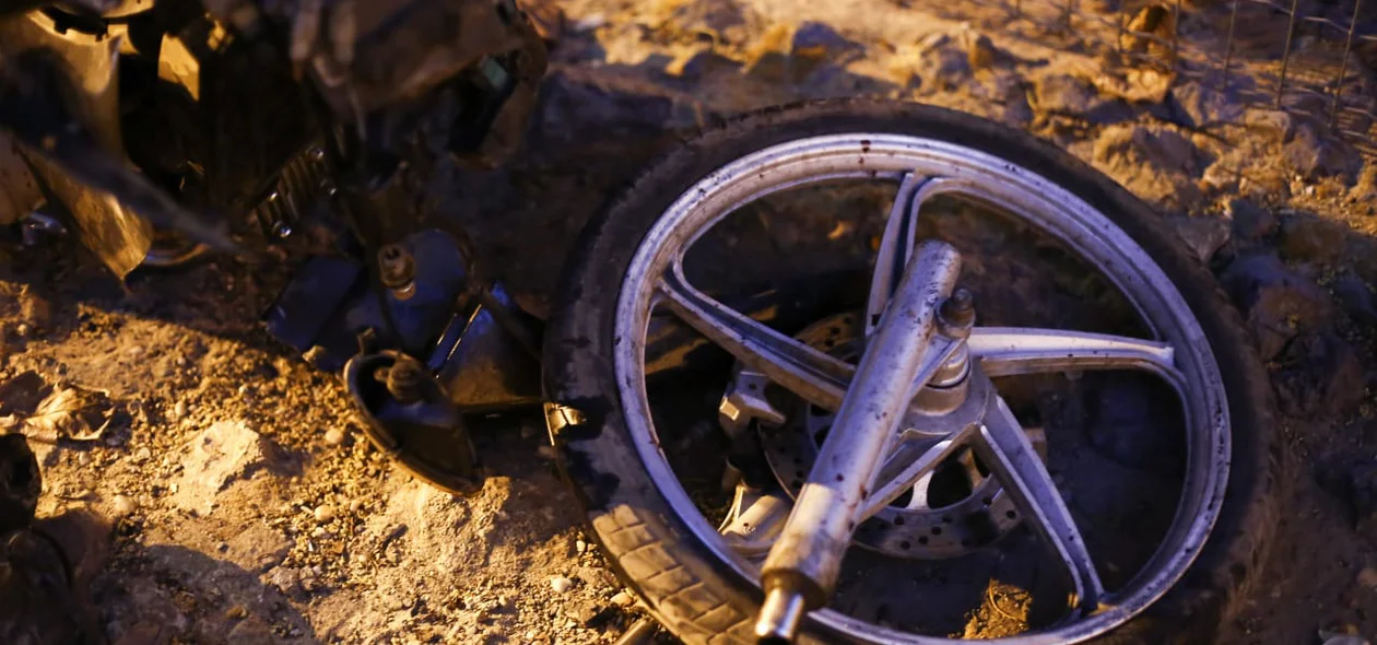 Com a colisão a motocicleta ficou danificada