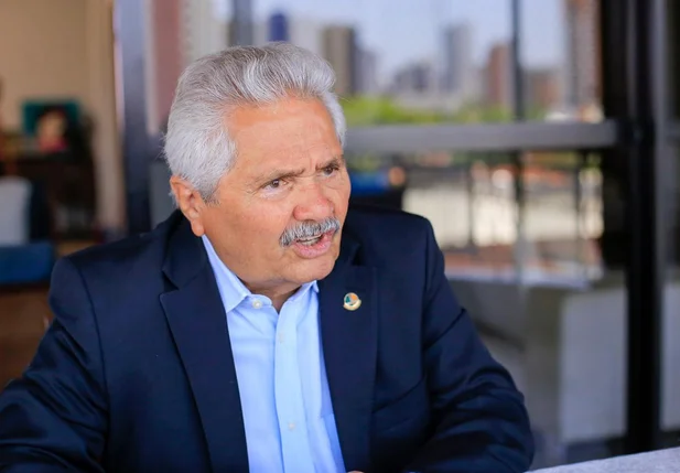 Senador Elmano Férrer 