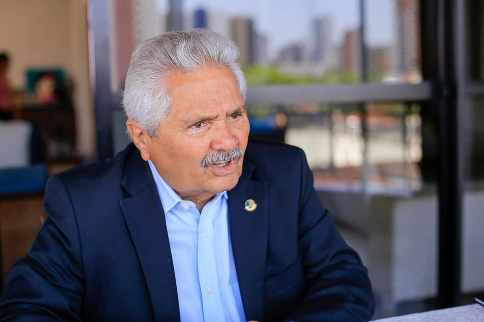 Senador Elmano Férrer 