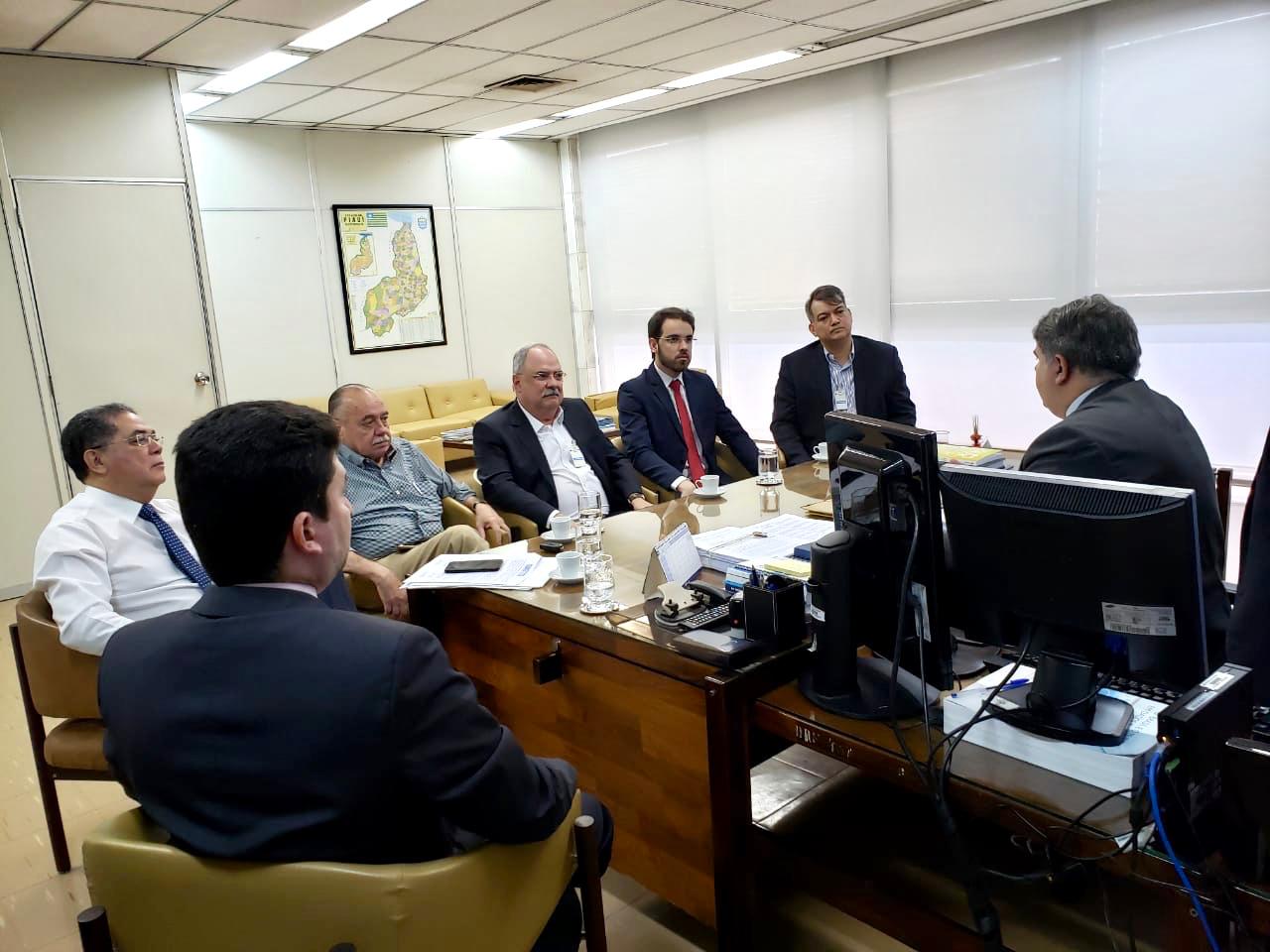 Nesta sexta-feira (27), estiveram reunidos com o Superintendente da Receita Federal João Batista Barros da Silva Filho
