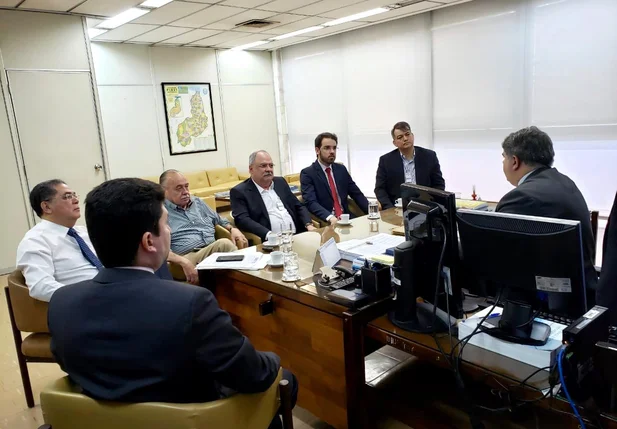 Nesta sexta-feira (27), estiveram reunidos com o Superintendente da Receita Federal João Batista Barros da Silva Filho