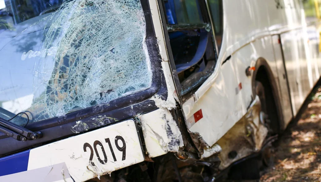 Ônibus envolvido no acidente