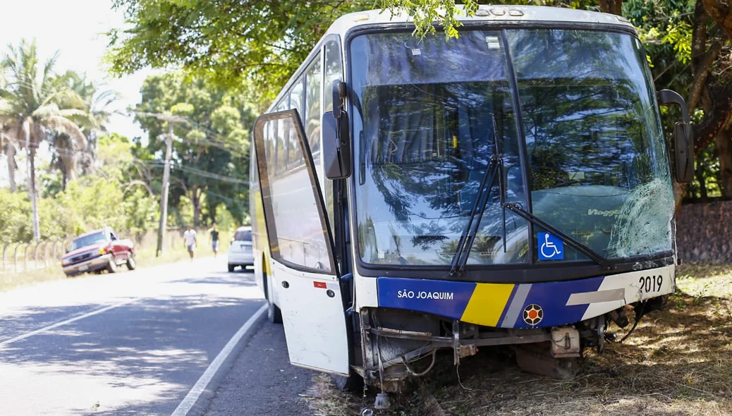 Ônibus envolvido no acidente