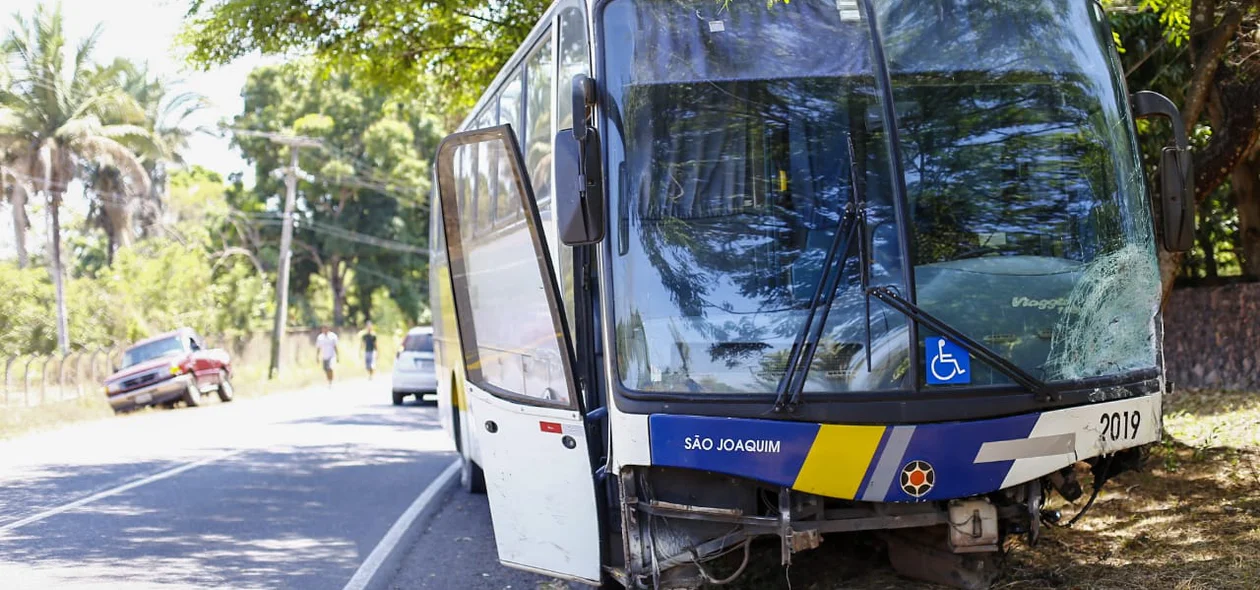 Ônibus envolvido no acidente