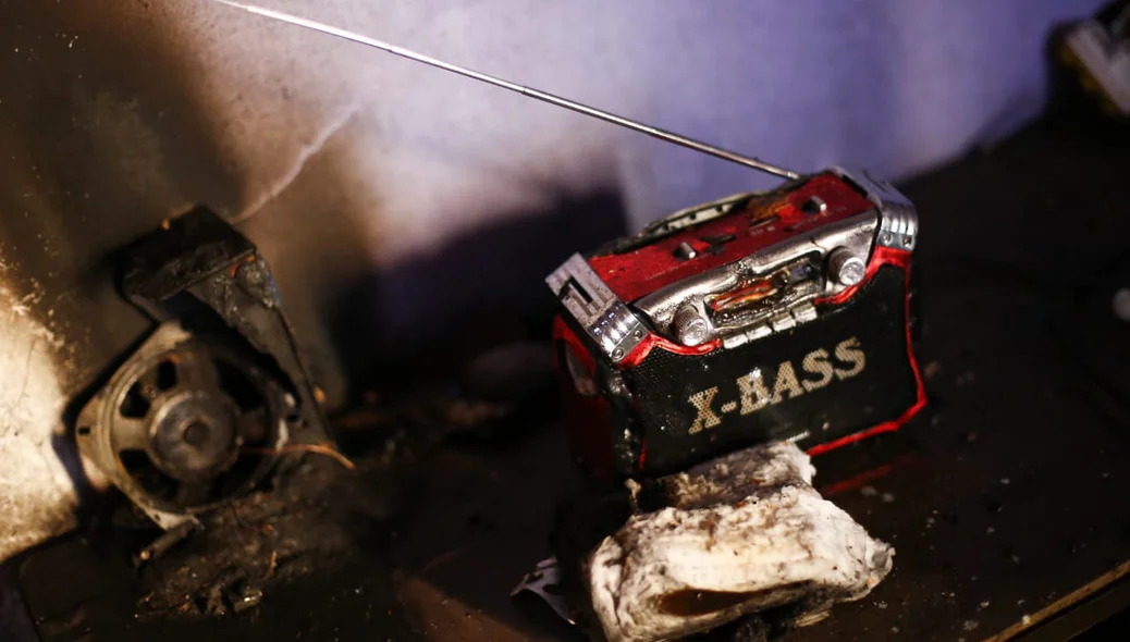 O Corpo de Bombeiros disse que o fogo afetou a estrutura