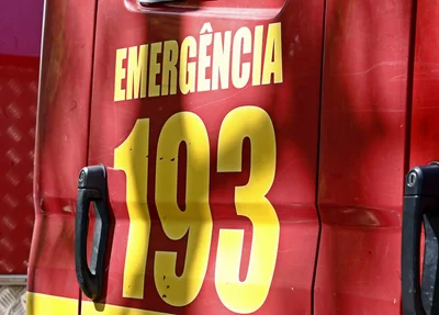 Os bombeiros estiveram no local e conseguiram controlar o fogo