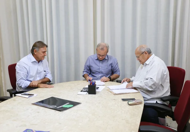 Reunião na Fundação Municipal de Saúde