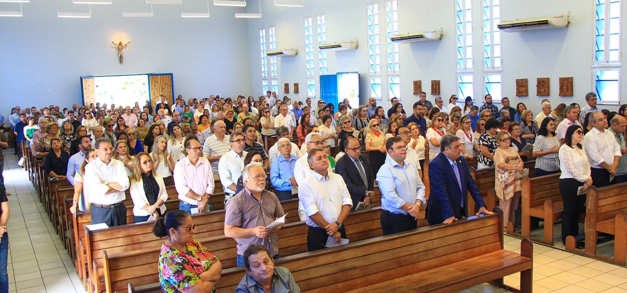 Autoridades presentes na missa