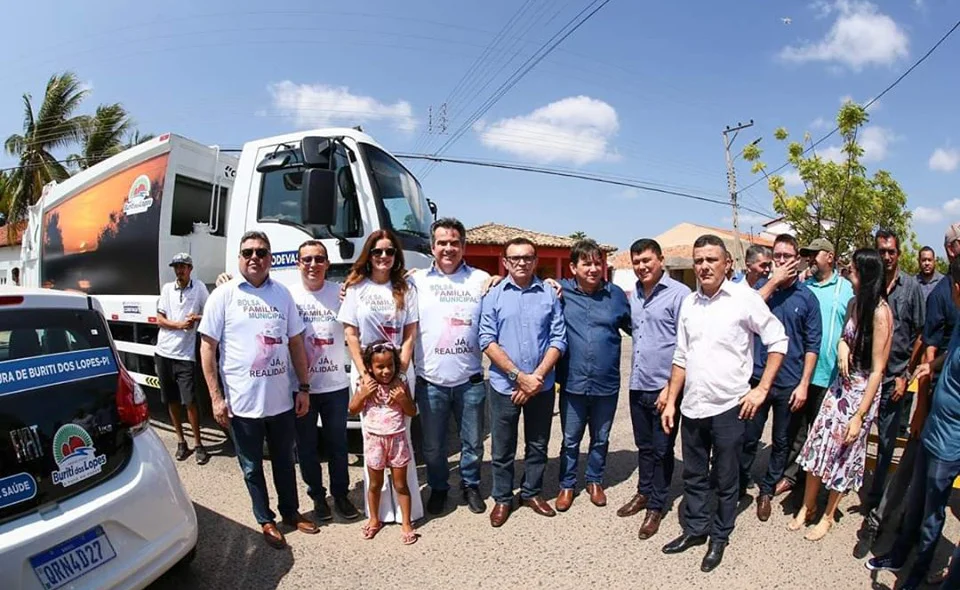 Entrega de cartões do Bolsa Família Municipal em Buriti dos Lopes