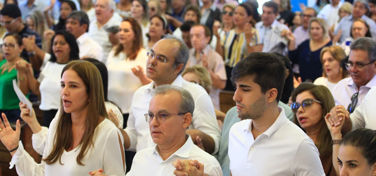 Família de Firmino na missa de Sétimo Dia de Lindalma Soares