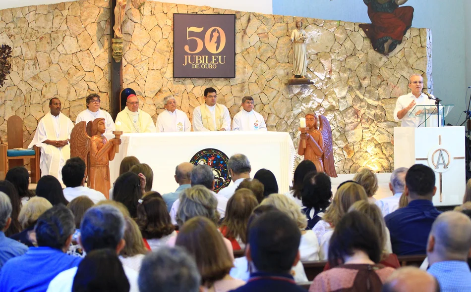 Firmino Filho fala durante missa de Sétimo Dia de Lindalma Soares