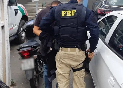 Homem é preso com moto roubada