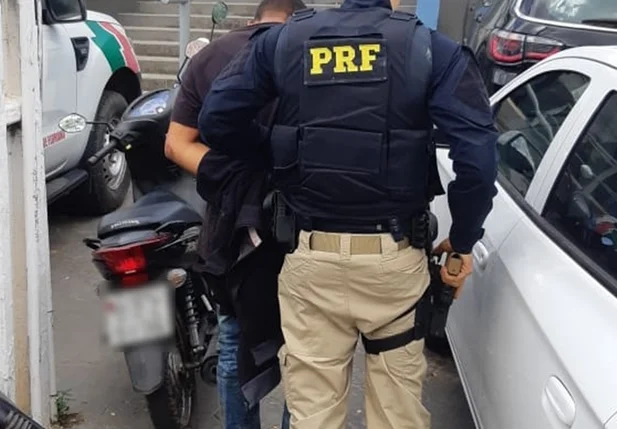 Homem é preso com moto roubada