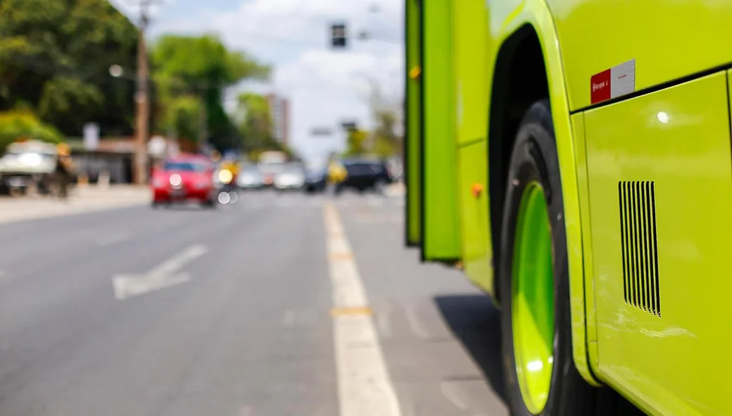 Pequeno dano no ônibus
