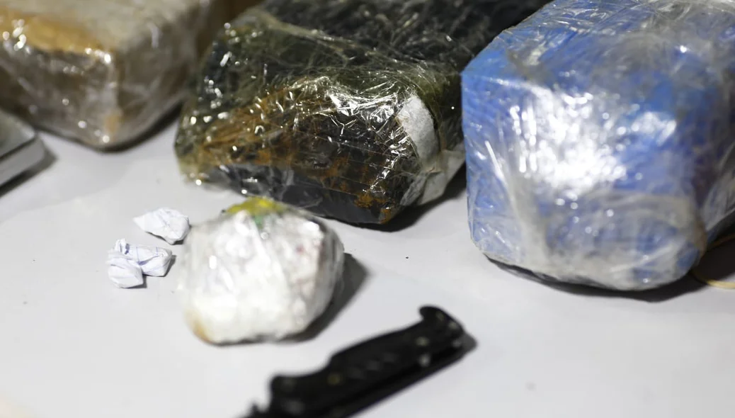 Entorpecente encontrado por policiais