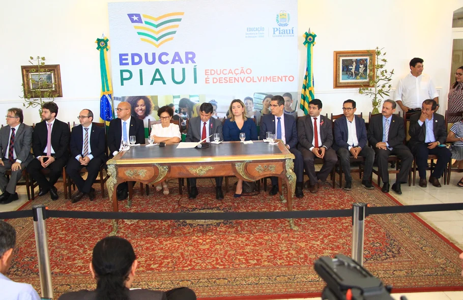 Políticos reunidos no evento