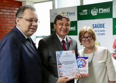 Wellington Dias e Florentino lançam catálogo de compras da Sesapi