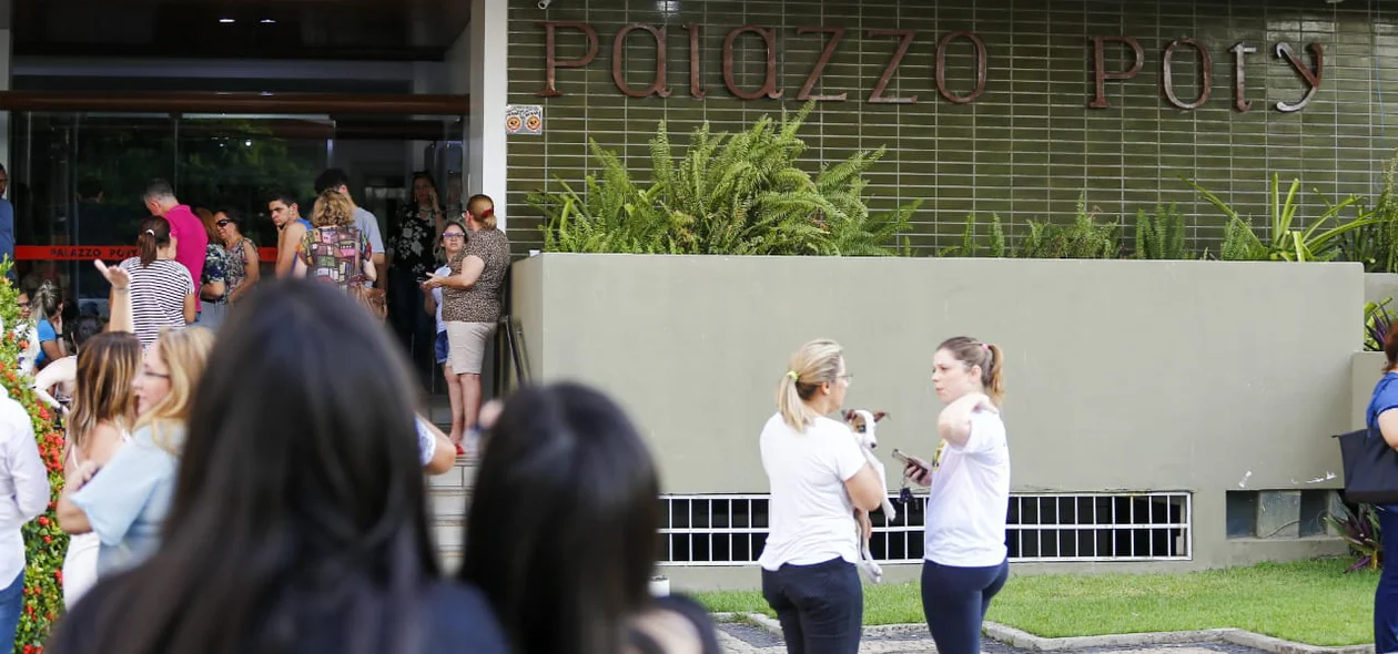 Edifício Palazzo Poty no Ilhotas foi atingido por incêndio nesta sexta