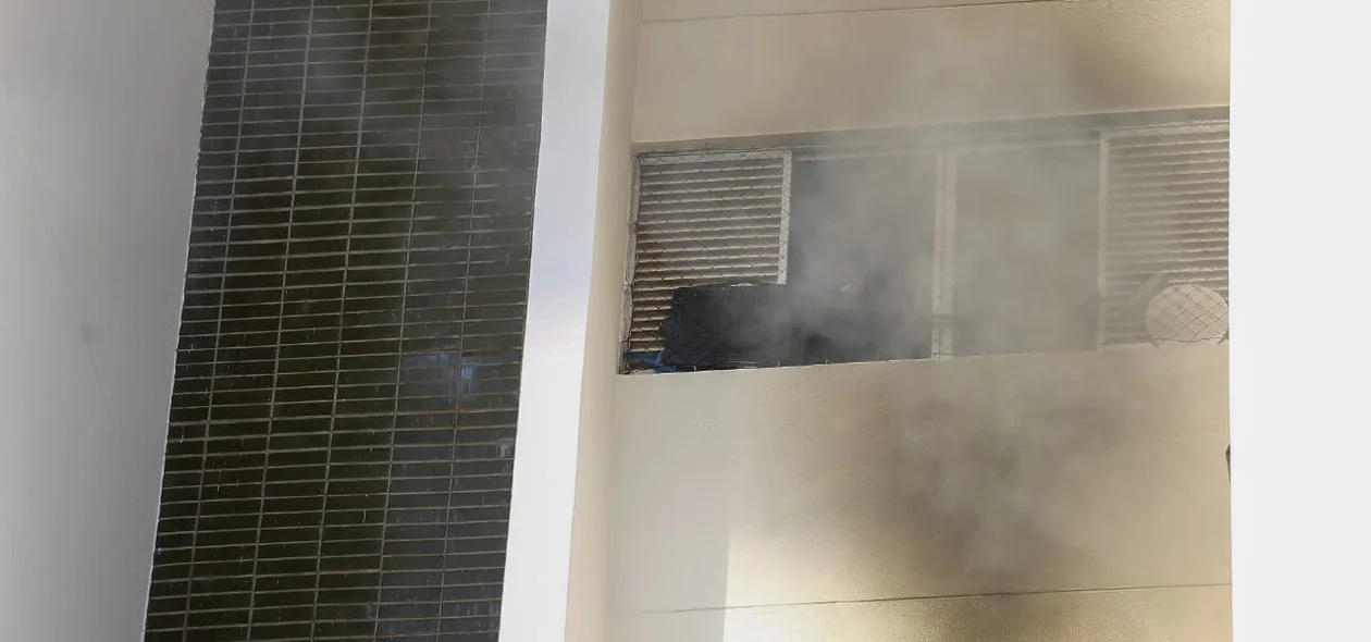 Edifício Palazzo Poty no Ilhotas foi atingido por incêndio