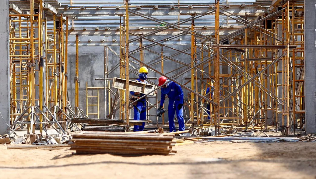 Governador visita obras da nova maternidade 