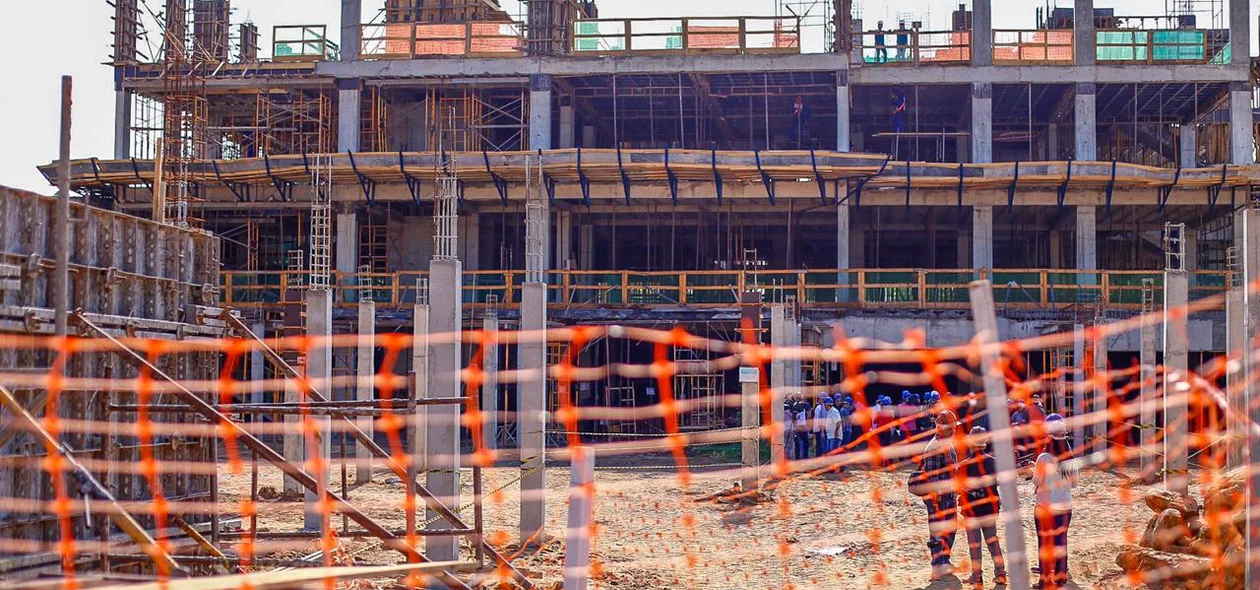 Governo visita obras da maternidade em Teresina 