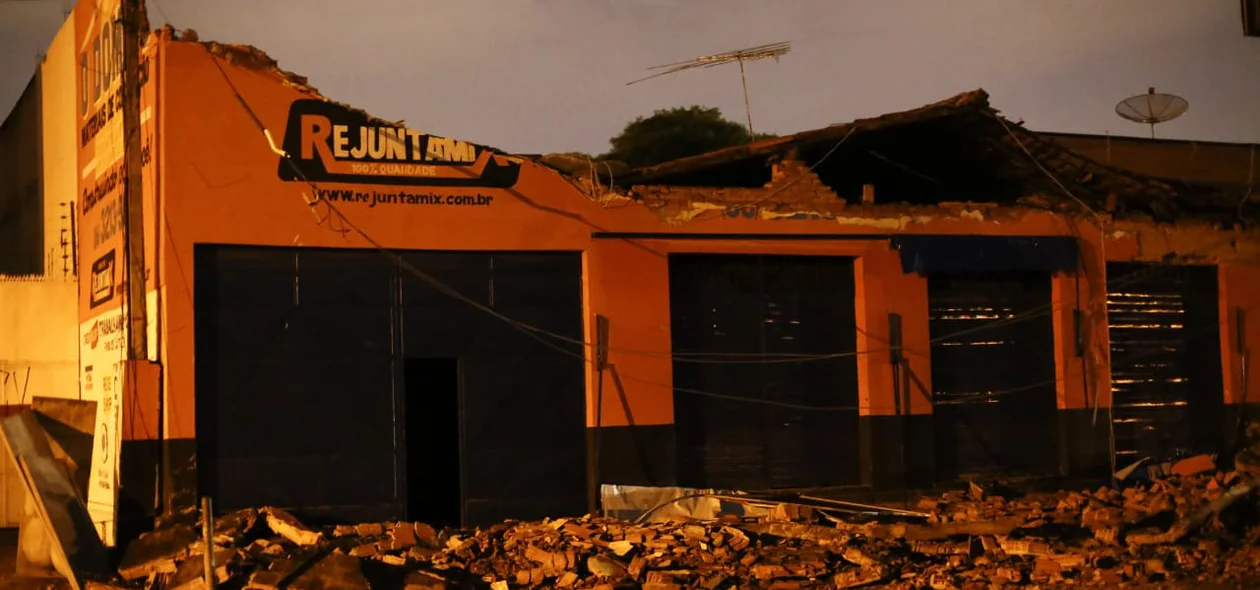 Loja de material de construção desmoronou