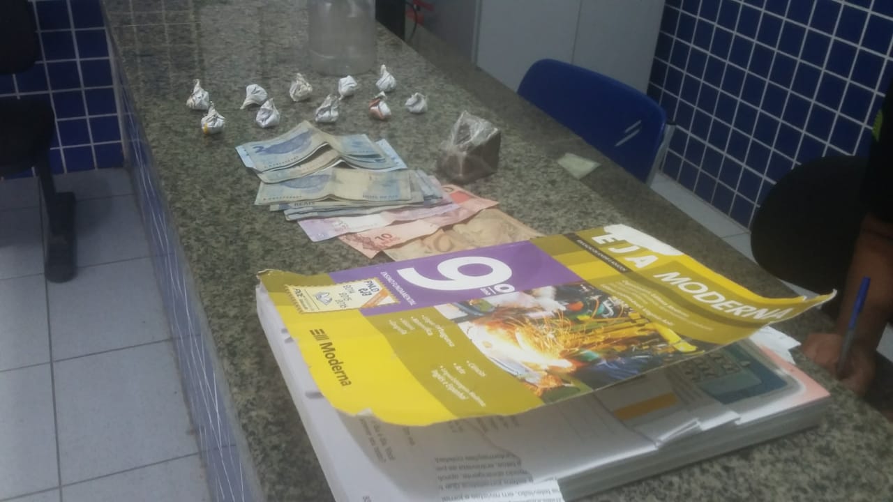 Objetos encontrados com o acusado
