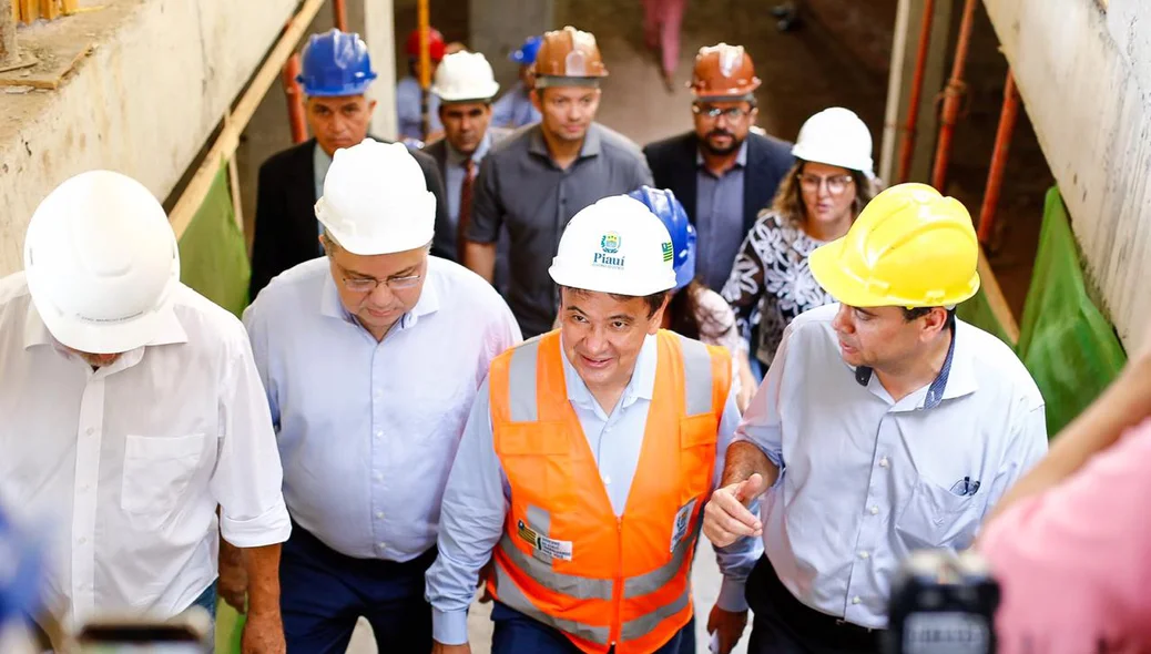 Wellington Dias realiza visita em obra da nova maternidade 