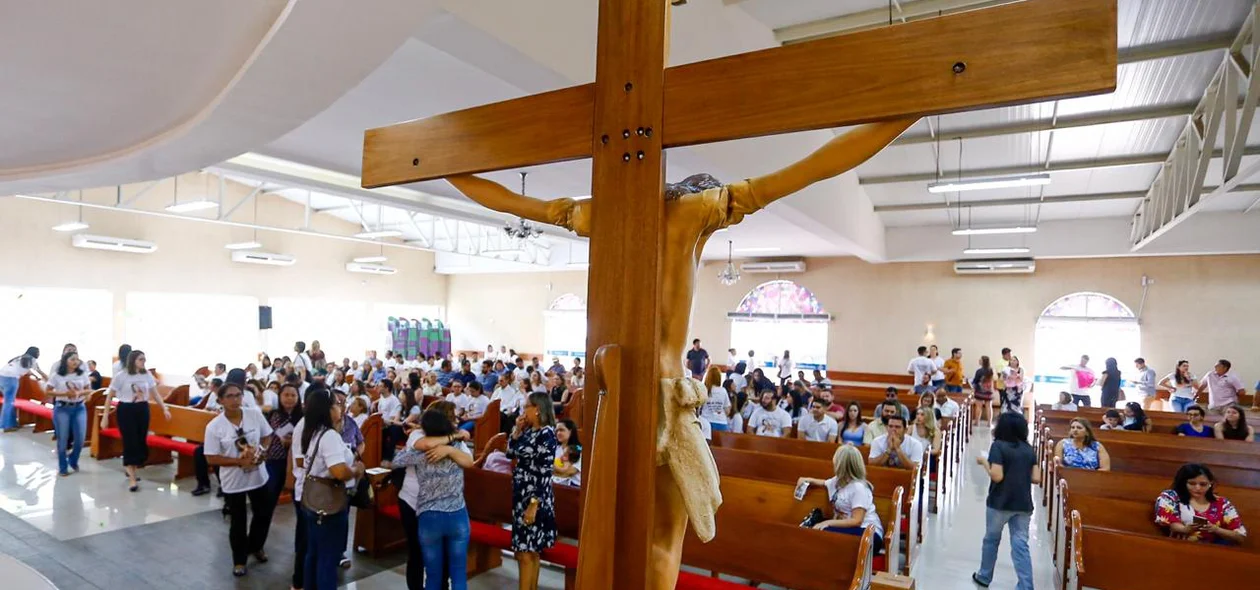 Amigos e Familiares presentes na missa de sétimo dia da Vanessa Carvalho