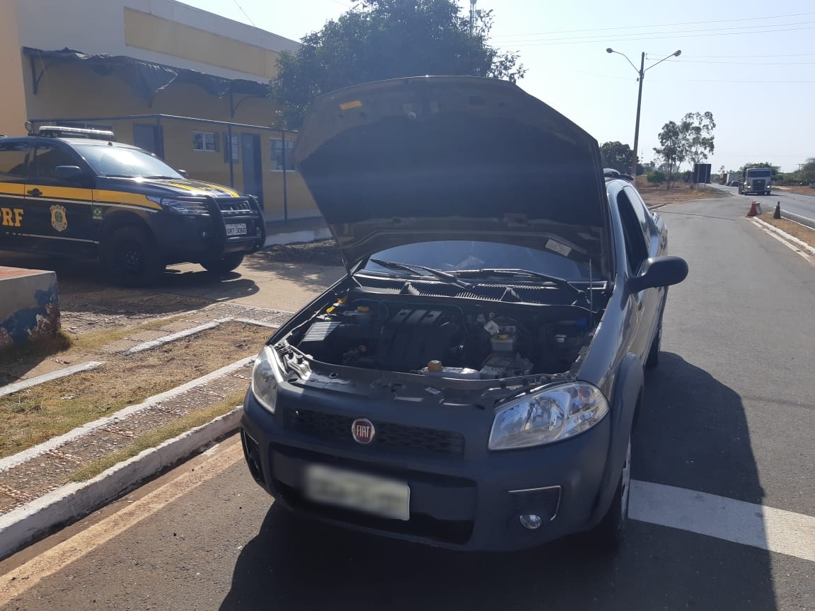 Carro apreendido que estava sendo conduzido pelo idoso