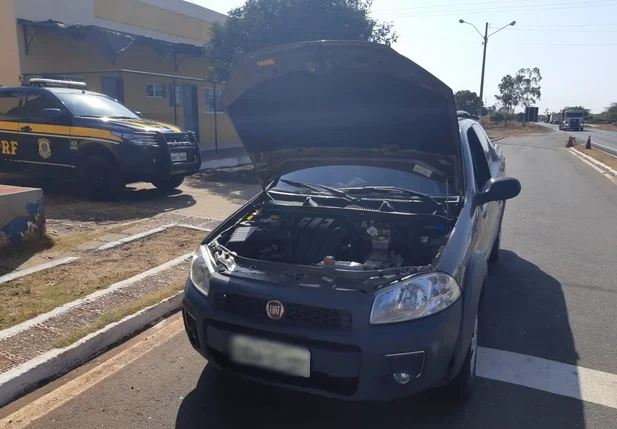Carro apreendido que estava sendo conduzido pelo idoso