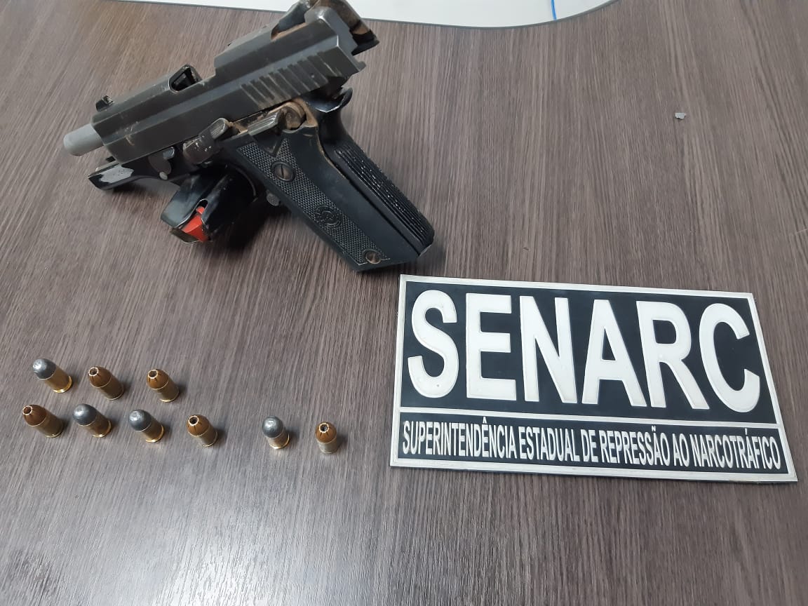 Pistola apreendida pelos policiais do DENARC