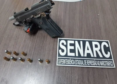 Pistola apreendida pelos policiais do DENARC