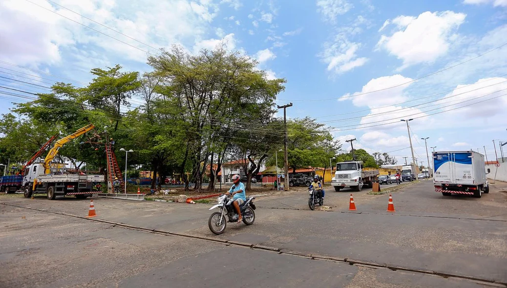 Poste que caiu no bairro tancredo neves 