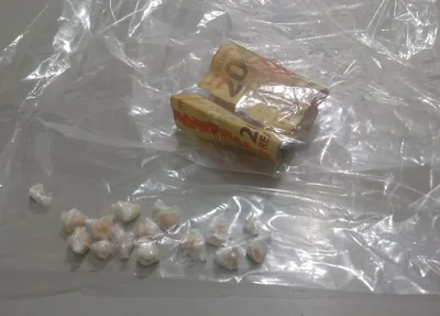 Drogas e dinheiro apreendidos