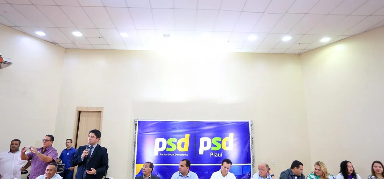 Mesa de honra do evento de filiação do PSD em Teresina