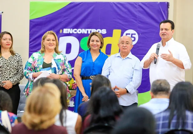 PSD de Júlio César filia 7 prefeitos durante evento em Teresina